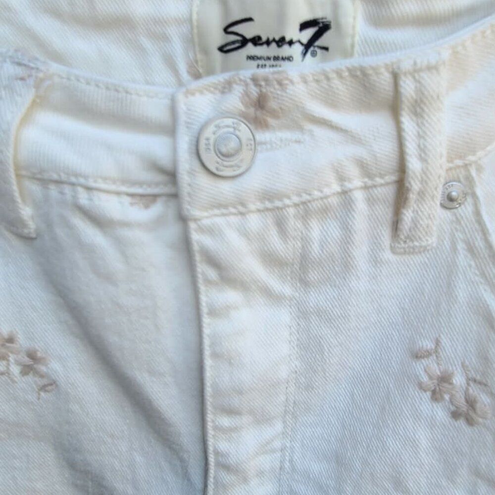 Seven 7 White Jeans with Embroidered Flowers size 10
